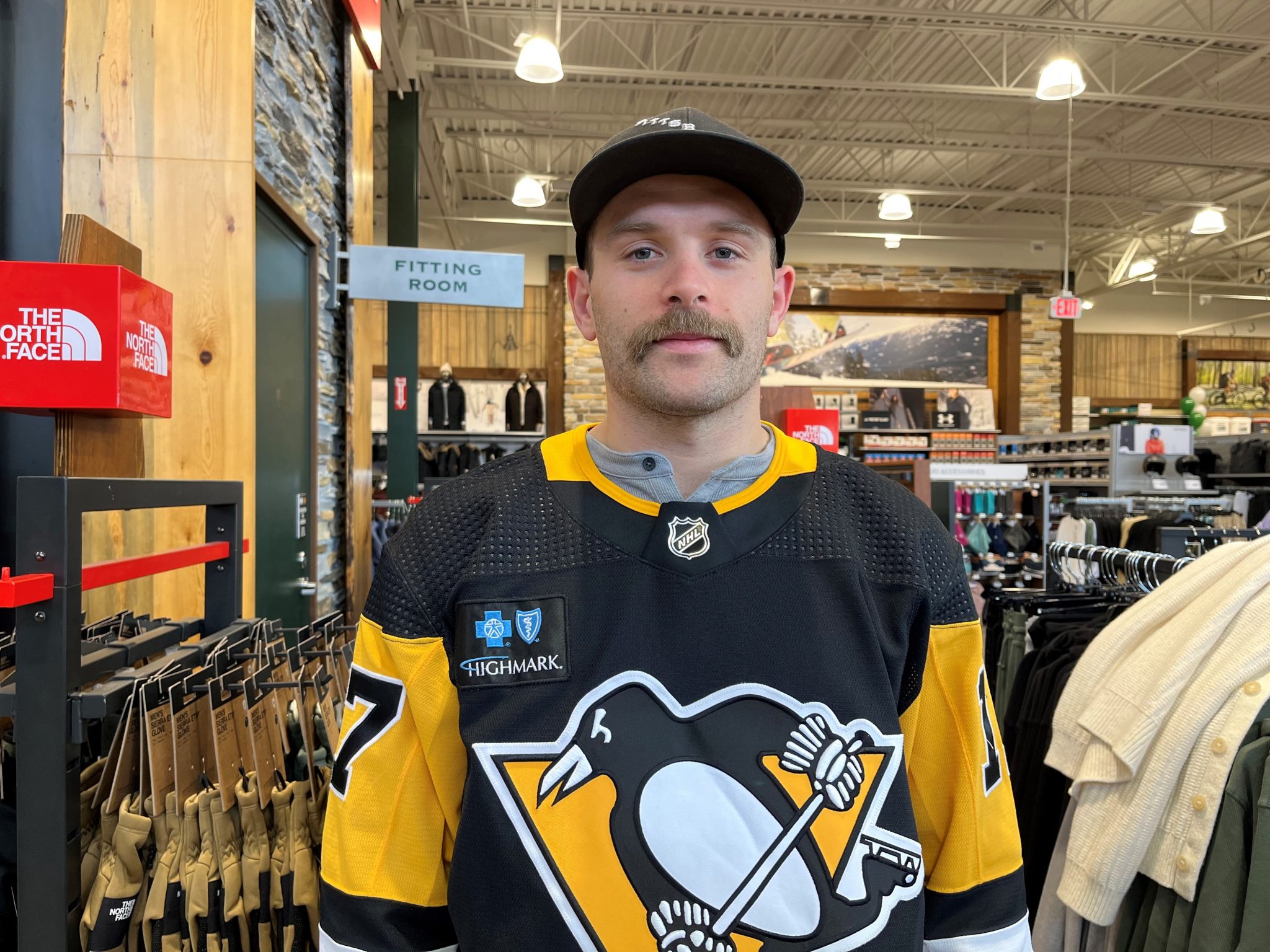 NHL Men's Pittsburgh Penguins Bryan Rust #17 Black Player T-Shirt